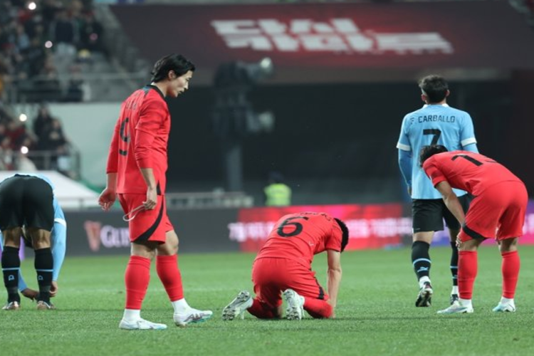 เกาหลีใต้พ่ายอุรุกวัยในการแข่งขันฟุตบอลโลก